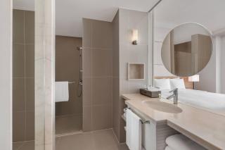 Courtyard by Marriott Bangkok - 3
