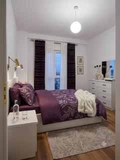 Sunlit Corner Apartment - 4