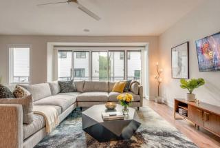 Downtown Luxury - 10 Beds & Free Parking - 5