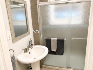 Paris-Inspired Downtown Studio - Toyota Center - Houston - 8
