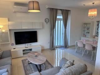 2BR with large balcony near University of Jordan - 2