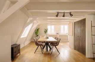 Light, Spacious, Perfect Location - 9