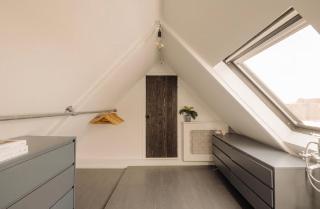 Light, Spacious, Perfect Location - 4