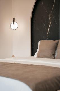 BlackSuite Apartment, Luxury Stay in Prishtina City Center - 1