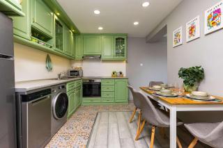 2BR Pop-Art Paradise with Terrace near Youth Hill by Flat Manаger - 8