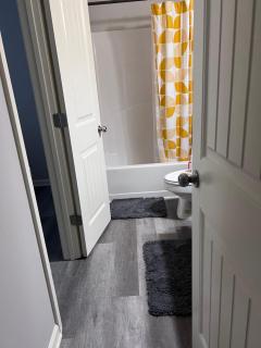 King bedroom with private entrance - 3