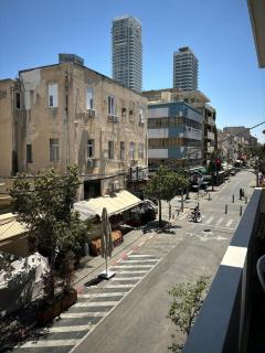 Live Nachalat Binyamin - Center of TLV Nightlife - 1