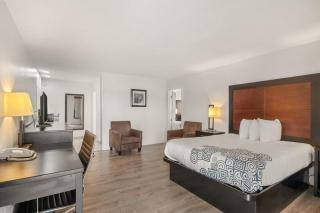 Pine Tree inn - 1