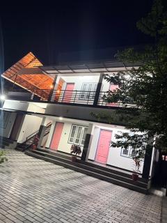 Lakeside Meadows- Diamond Homestay - 9