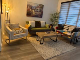 Slice of Heaven-Near Spruce Meadows 2 Car Garage - Central AC avail - Slps 8 -Entire Home - 9