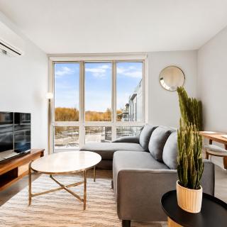 Cozy 1 Bedroom Apartment in Riverside Queen Bed - 1