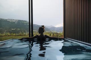 Nuit insolite haute savoie - Unik Lodges Annecy - Aurore - Hébergement insolite avec vue montagne et spa privé - 0