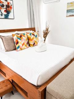 Luxury 2BR Penthouse Rooftop Jacuzzi Near Beach - 2