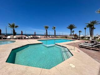 Super Beachfront Condo Ground Level on Sandy Beach - 6
