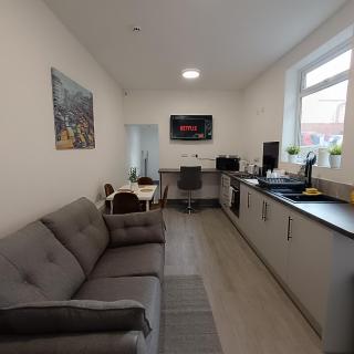 Ivy GF1 Single Room with Private Bathroom - 1