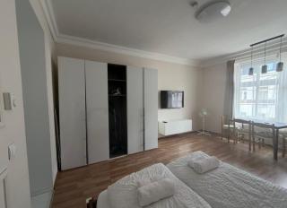 Bright & Cozy Apartment - 15 min from City Center - 6