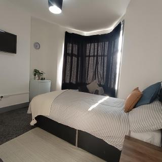 Ivy GF1 Single Room with Private Bathroom - 7