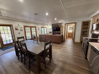 Luxury 2 Bedroom Townhome 103 - 8