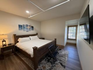Luxury 2 Bedroom Townhome 103 - 2