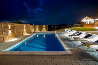 Natura Lux Holiday House with Pool and Jacuzzi - 7