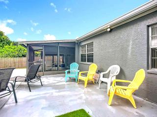 Family Fun House Pool Mini-Putt 3BR 2BA Sleep 12 - 8