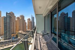 Elegant High-Rise Marina Escape with Private Balcony - Dubái - 0