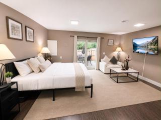 Private suite Near Dulles-Full Kitchen & Patio - 0