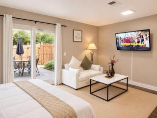 Private suite Near Dulles-Full Kitchen & Patio - 8
