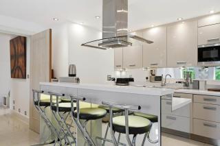 Upmarket 3 bed Luxury penthouse. Private Gated - 9