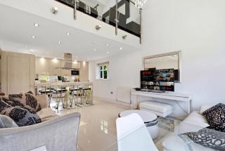 Upmarket 3 bed Luxury penthouse. Private Gated - 0