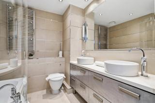 Upmarket 3 bed Luxury penthouse. Private Gated - 7