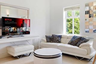 Upmarket 3 bed Luxury penthouse. Private Gated - 5