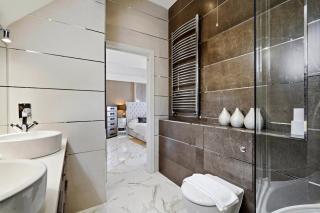 Upmarket 3 bed Luxury penthouse. Private Gated - 2