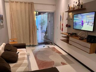 Casa inteira com Piscina - 3 Quartos - Área Gourmet - 5 min da Praia - 3