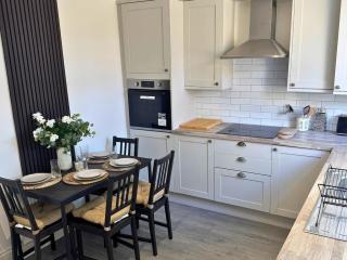 3BR Home Near Preston City Centre & M6 - 1