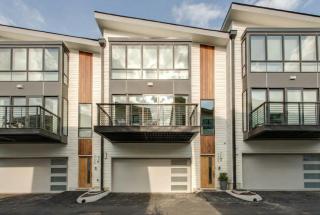 Downtown Luxury - 10 Beds & Free Parking - 7