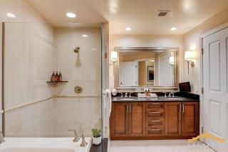 MGM Signature-04-609 Strip View Jacuzzi Studio - 8
