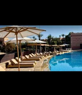 Prestigious residence with pools and gardens - 1