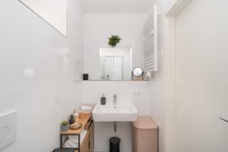 Quiet Apartment with XXL Sofa and 65 Inch TV - 9