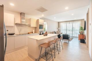 BRAND NEW! Stylish Stay in Vermare C7 - 9
