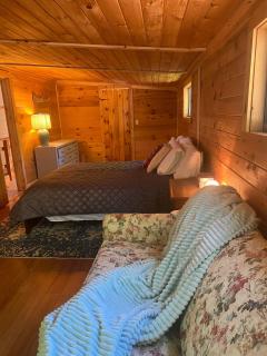 Quiet Cabin on Center Pond - 1