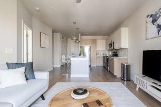 Top-Floor Luxury Retreat, King Bed, Full Kitchen, Private Balcony - 7
