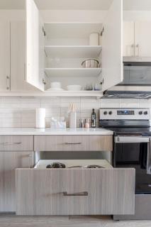 Top-Floor Luxury Retreat, King Bed, Full Kitchen, Private Balcony - 3