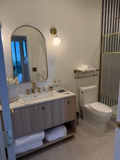 Stylish Wynwood Studio Pool, Arts District 1 Queen Bed -1 Queen Sofa 4 Guest - 2