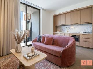 Stylish Wynwood Studio Pool, Arts District 1 Queen Bed -1 Queen Sofa 4 Guest - 1