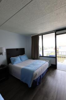 Fenwick Islander Motel - 8