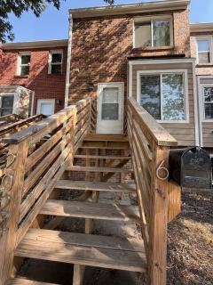 Nicely updated 3 Bed Townhouse, free parking unit 6 - 0
