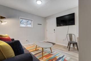 Pet-Friendly Hot Tub Cottage, Olympic Center - 4