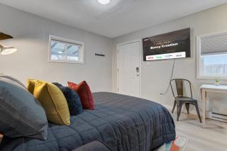 Pet-Friendly Hot Tub Cottage, Olympic Center - 3