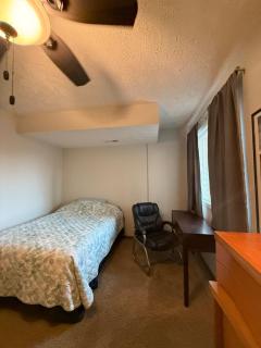 Nicely updated 3 Bed Townhouse, free parking unit 6 - 9